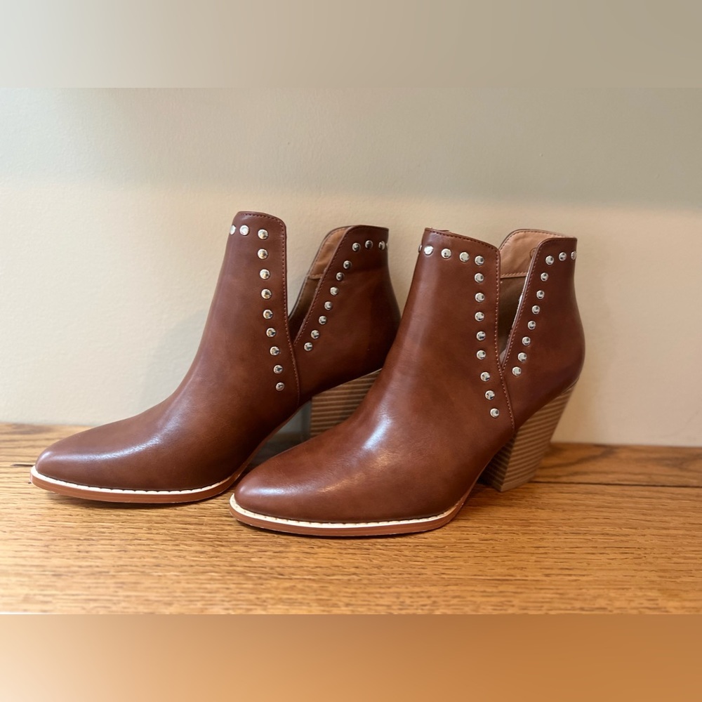 Women ankle booties 🤎